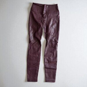 WHITE HOUSE BLACK MARKET WHBM Plum Leatherette Runway Legging Size 4